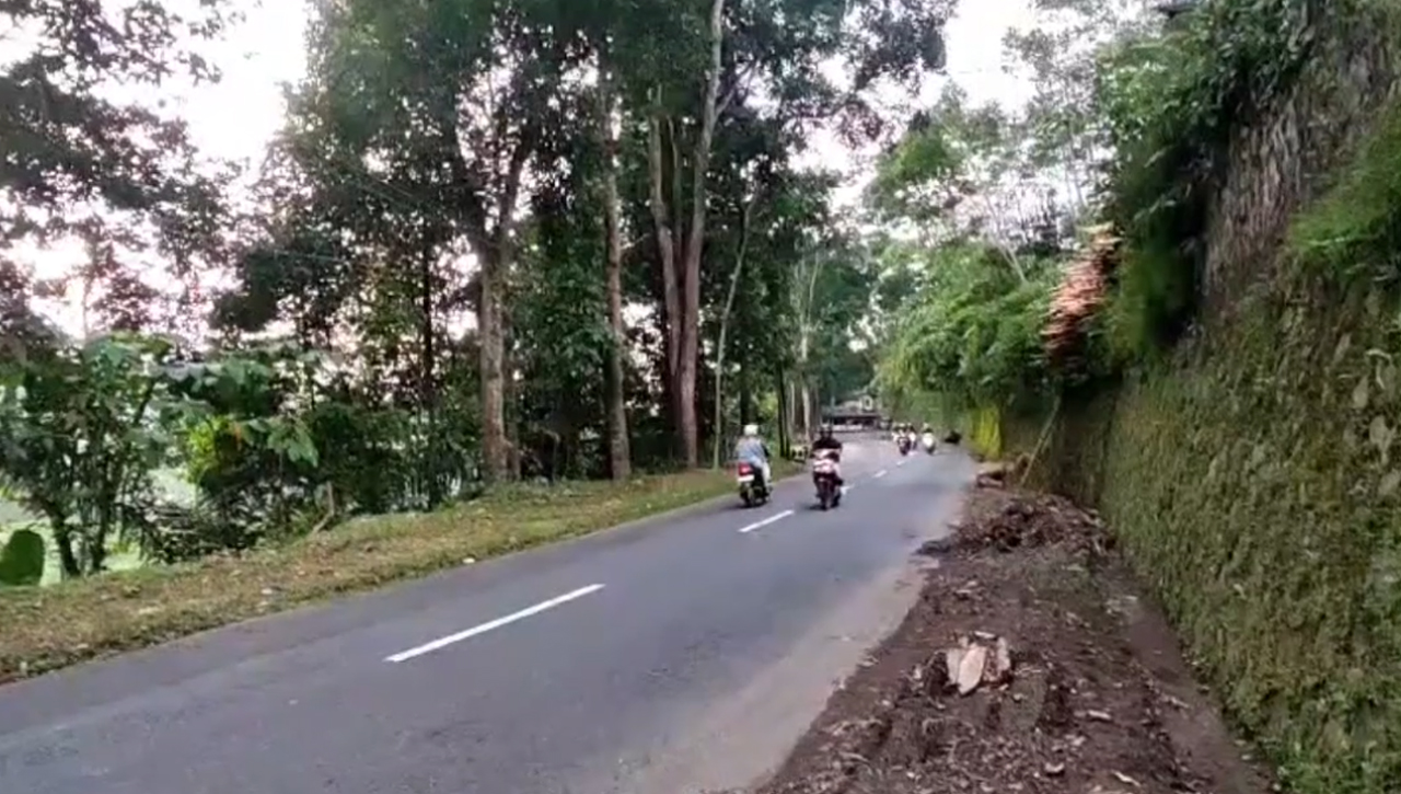 Minim Penerangan, Pemudik Diimbau Waspadai Jalur Salawu, Jalur Salawu Juga Rawan Bencana Longsor