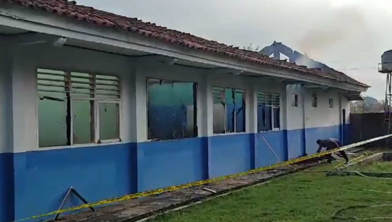 Korsleting Listrik, Bangunan SMP Negeri 2 Pageur Ageung Terbakar, Sejumlah Berkas Penting Ludes