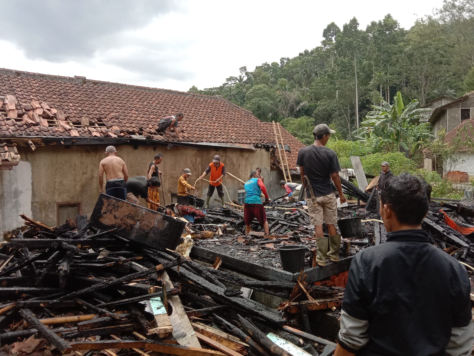 Kebakaran, Rumah Isah Warga Pangligaran Kabupaten Ciamis Nyaris Rata Dengan Tanah, Kerugian Capai Rp 50 Juta