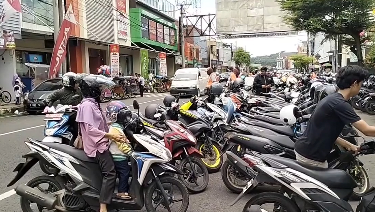 Dua Juru Parkir Diamankan Satgas Saber Pungli, Cegah Maraknya Parkir Liar Menjelang Lebaran