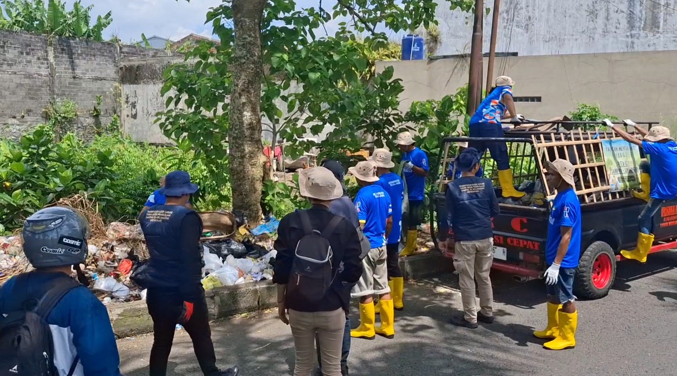 ODGJ Bersihkan Sampah, Jadi Sindiran Bagi Pembuang Sampah Sembarangan