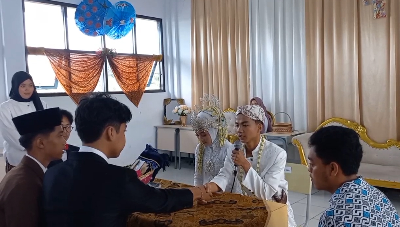 Praktik PAI, Siswa SMA Gelar Sumulasi Pernikahan Adat Sunda