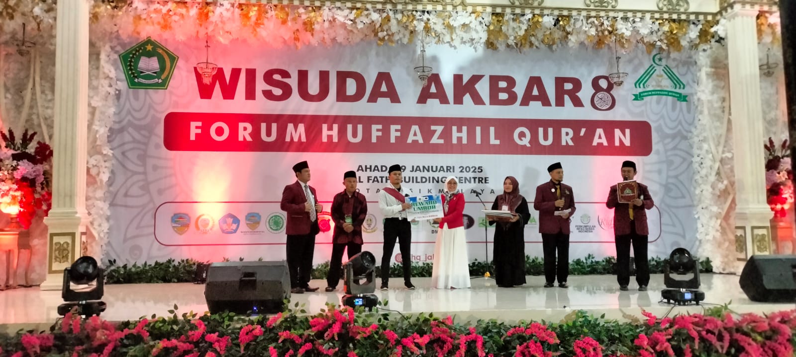 Cetak Generasi Qur'ani, FHQ Jawa Barat Gelar Wisuda Ribuan Penghafal Al-Qur'an