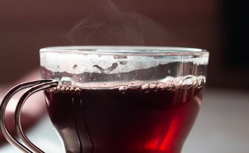 Mengapa Teh Hangat Menjadi “Pertolongan Pertama” di Banyak Rumah Indonesia?