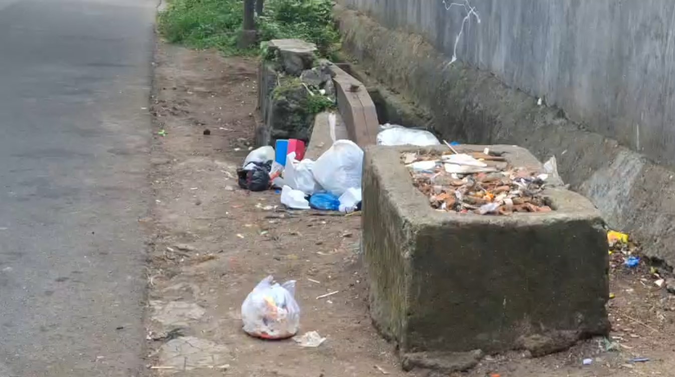 Soal TPS Liar Dekat SD, Pemkot Tasikmalaya Tak Bisa Berbuat Banyak, Hanya Bisa Angkut Sampah Setiap Hari