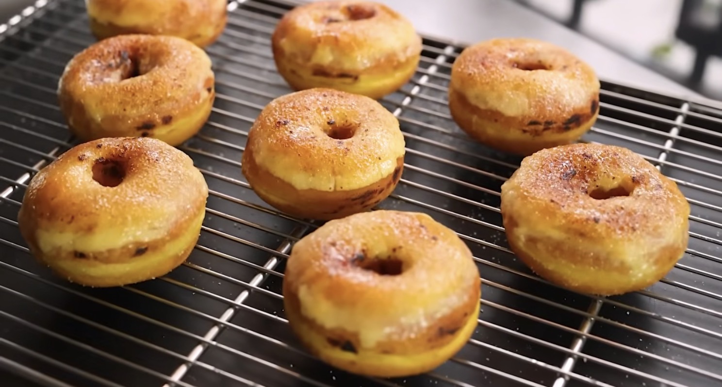 Resep Donat Labu Crème Brûlée, Perpaduan Lembut dan Crunchy yang Bikin Nagih