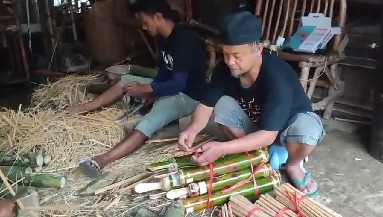 Berkah Pemilu, Perajin Bambu Kebanjiran Orderan, Nilainya Mencapai 35 Juta Rupiah