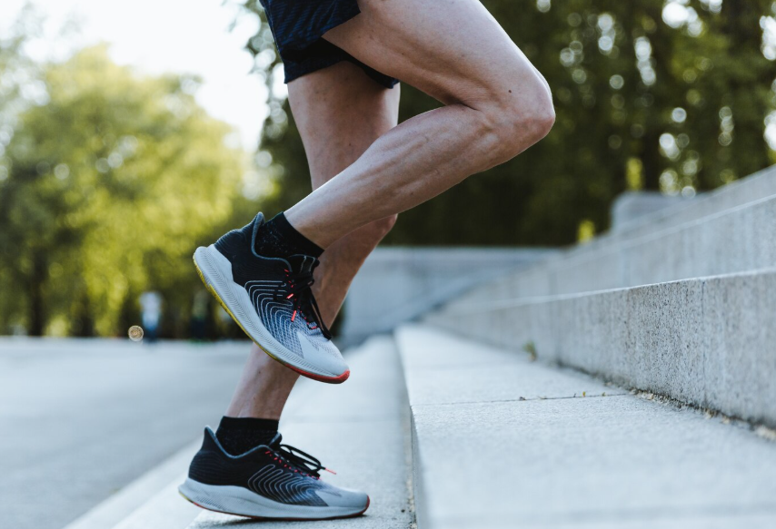 Nyaman di Setiap Kilometer: Trik Memilih Sepatu Lari untuk Pemula dan Pelari Berpengalaman