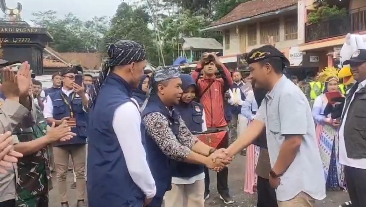 KPU Kabupaten Tasikmalaya Sosialisasikan Pemilu Di Kampung Naga