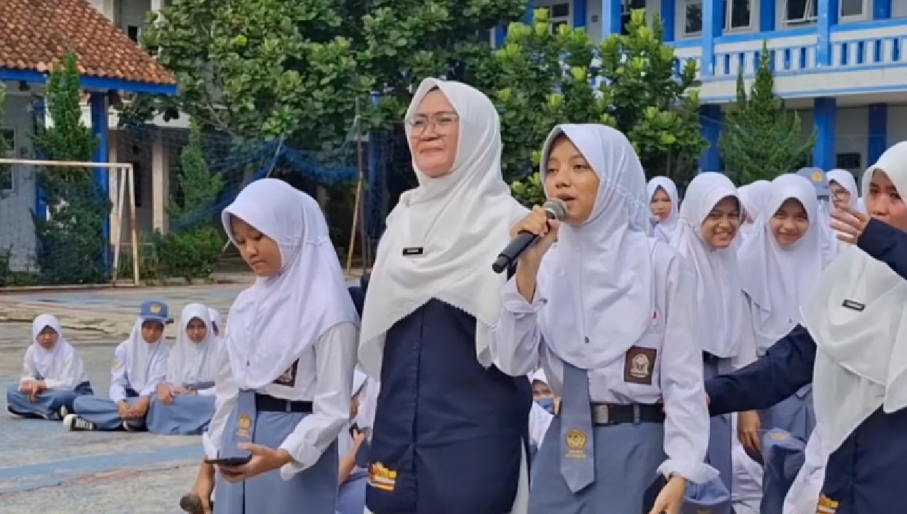 Guru SMK BPN Tasikmalaya Diperlakukan Layaknya Sultan, Bentuk Rasa Cinta Siswa Pada Peringatan Hari Guru