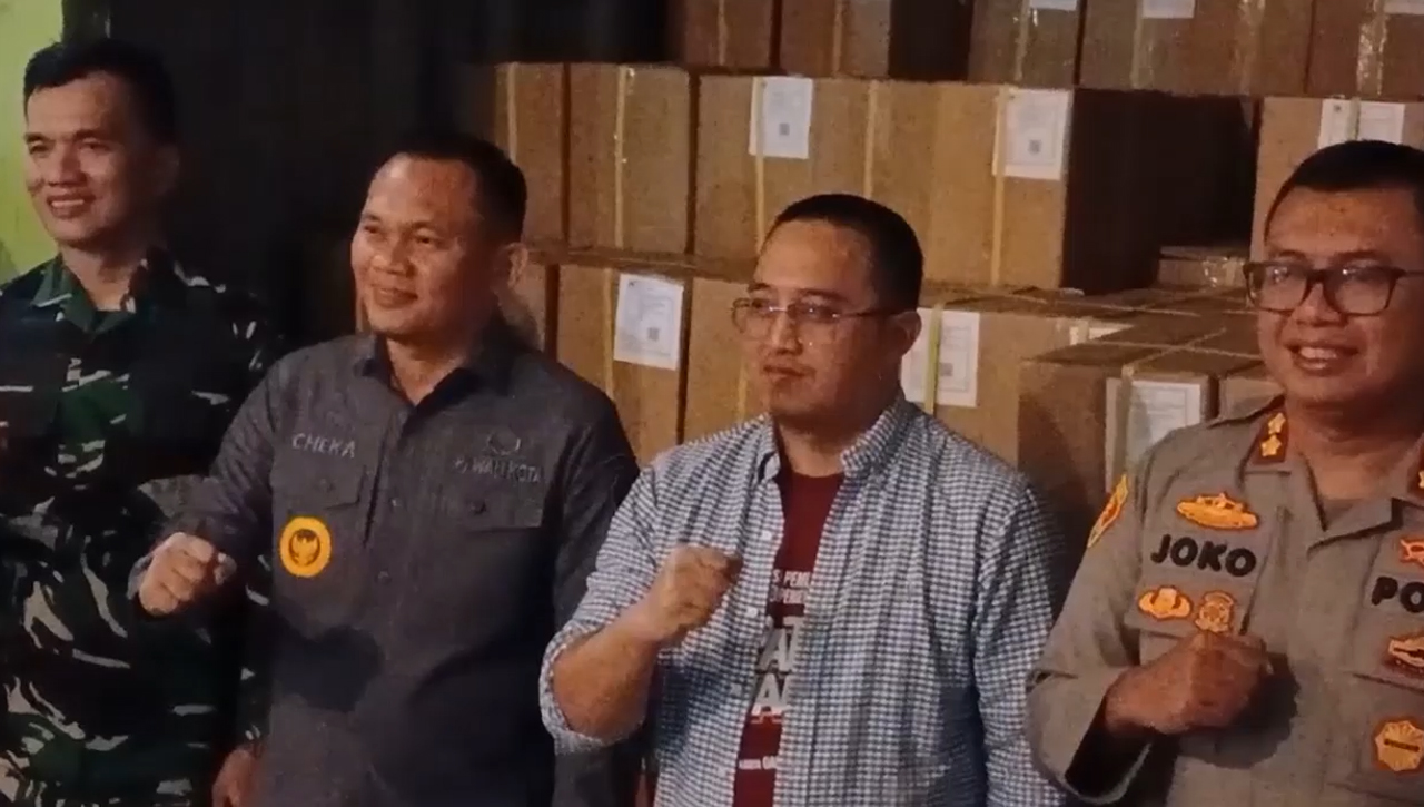 Ratusan Ribu Surat Suara Tiba di Gudang Logistik KPU Kota Tasik, Sebelum Didistribusikan Akan Disortir 