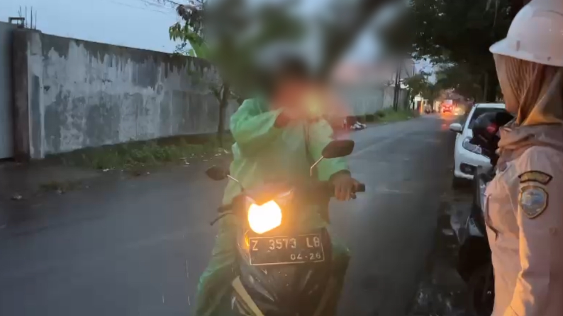 Satpol PP Razia Warga yang Buang Sampah di TPS Liar, Empat Orang Diamankan, 3 di antaranya Warga Paseh
