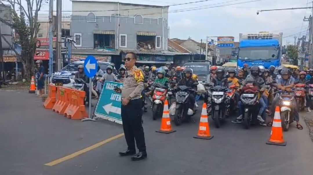 Urai Kemacetan Di Jalur Gentong, Kepolisian Terapkan Sistem One Way