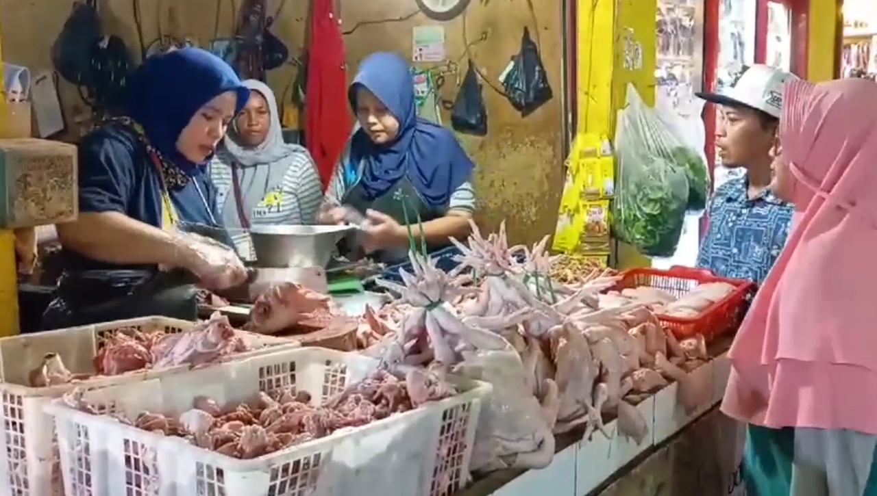 Jelang Tahun Baru, Harga Bahan Pokok di Pasar Singaparna Terpantau Masih Terkendali