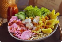 Resep Asinan Betawi, Nikmati Sensasi Pedas dan Segar Asinan Betawi dengan Kerupuk Mie Kuning