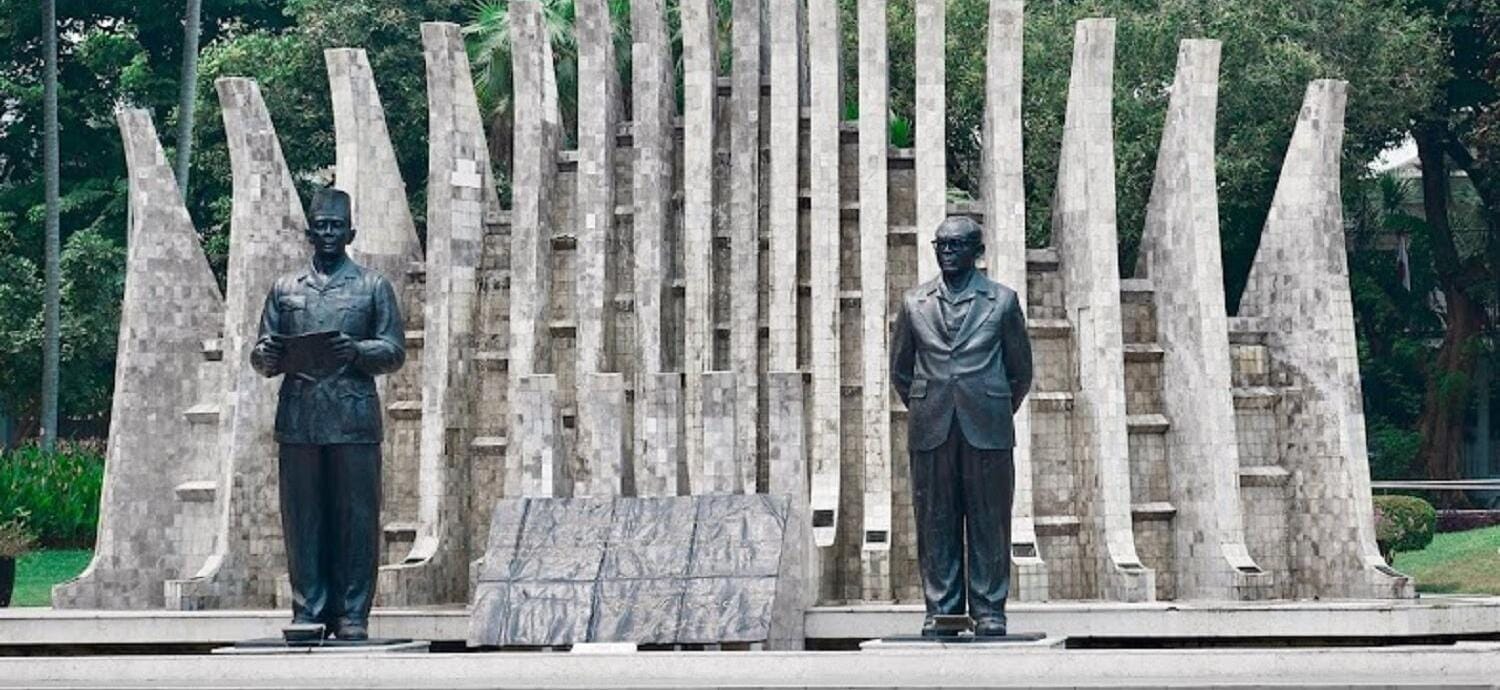 Spot Foto Estetik Bertema Sejarah di Taman Proklamasi