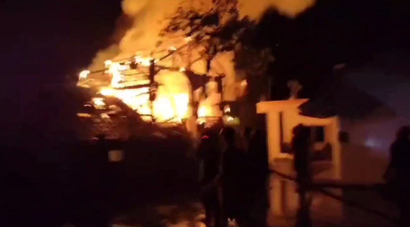 Dua Rumah Ludes Terbakar, 7 Orang Terpaksa Mengungsi, Penyebab Kebakaran Diduga Kuat Karena ini...