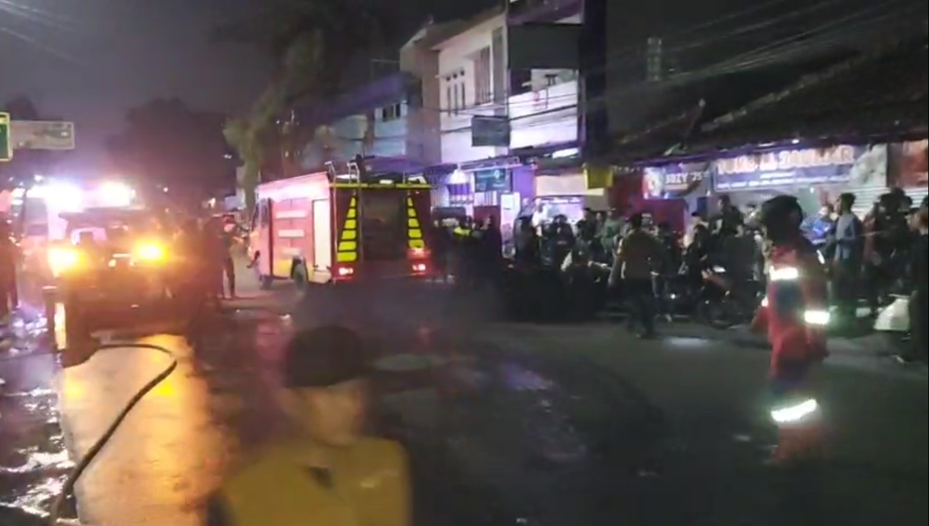 Toko Kasur Terbakar, Penyebab Kebakaran Masih Dalam Proses Penyelidikan