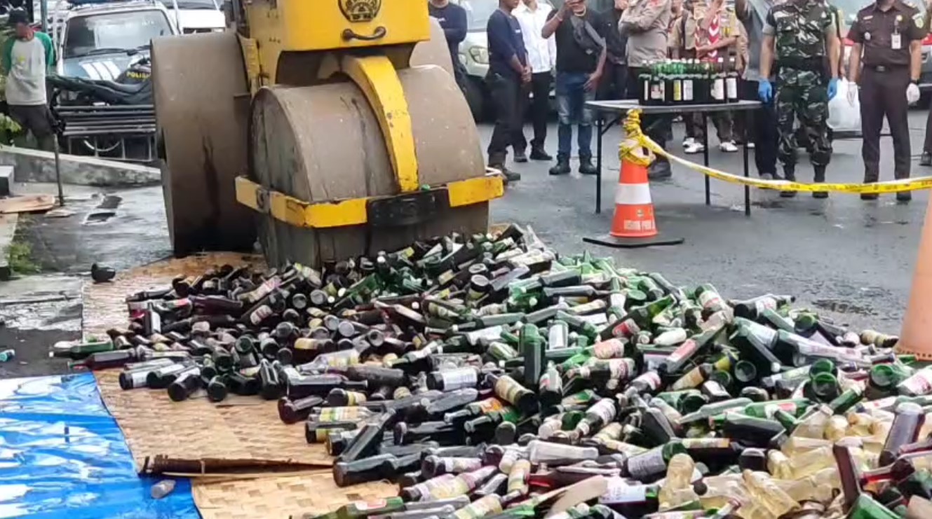 Jelang Nataru Polres Tasikmalaya Musnahkan Ribuan Botol Miras, Tekan Angka Kriminalitas Bersumber Dari Miras