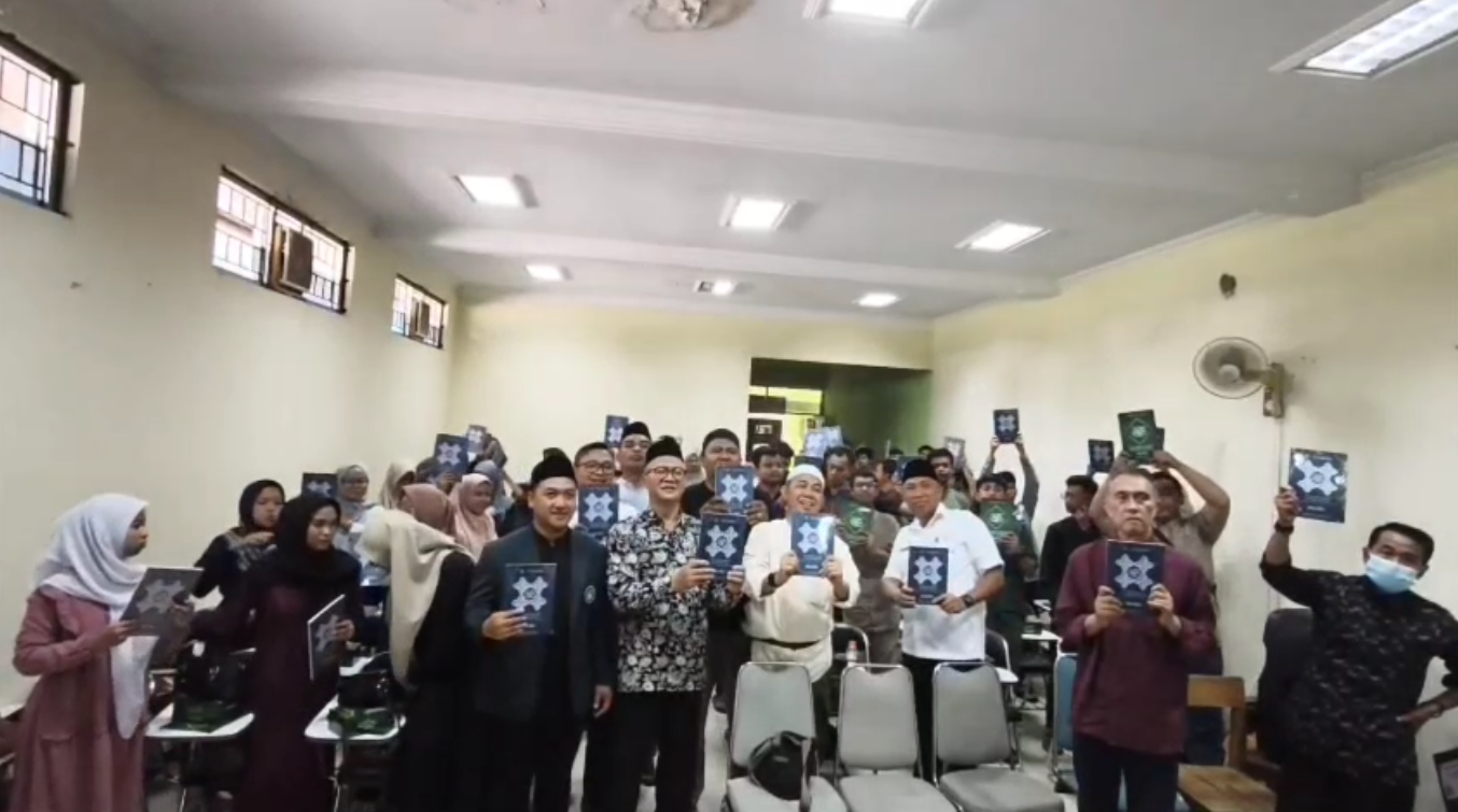 ESQ Kemanusiaan Bagikan 105 Mushaf Al-Qur’an Isyarat, Permudah Muslim Berkebutuhan Khusus Belajar Al-Qur’an