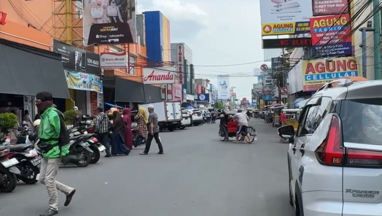 Pasar Dadakan di Jalan HZ Jelang Lebaran Melanggar Perda, Keberadaan PKL Dikhawatirkan Mengganggu Lalin