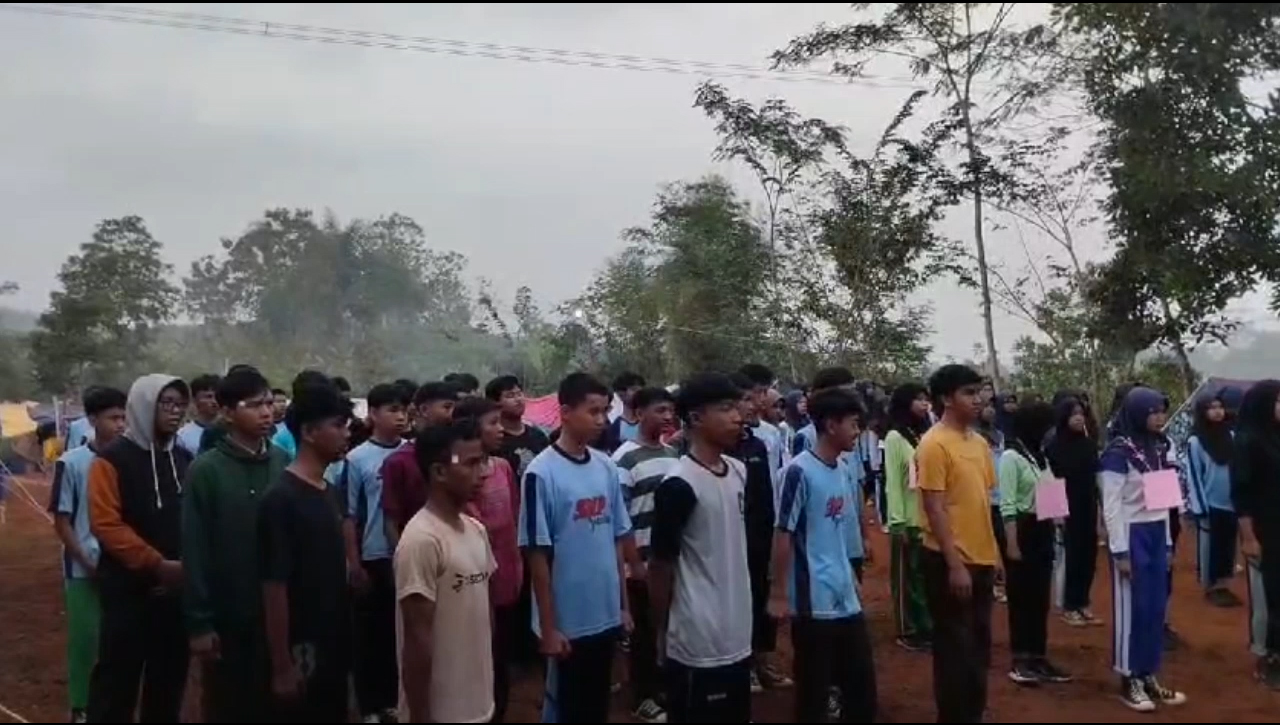 Siswa Baru SMK Yayasan Islam Tasikmalaya Diajarkan Hidup Mandiri Lewat Perkemahan