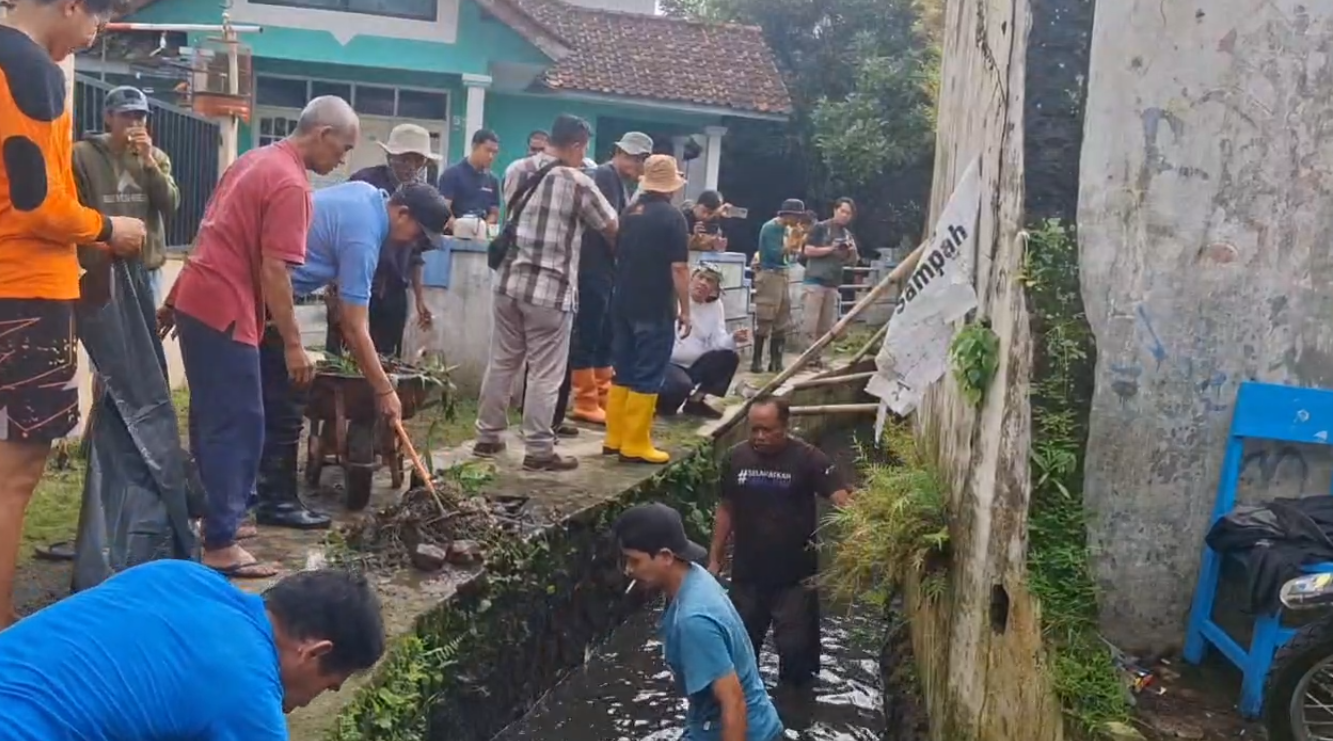 Cegah Banjir dengan Gotong Royong Bersihkan Drainase, Agar Maksimal Perlu Campur Tangan Bantuan Pemerintah