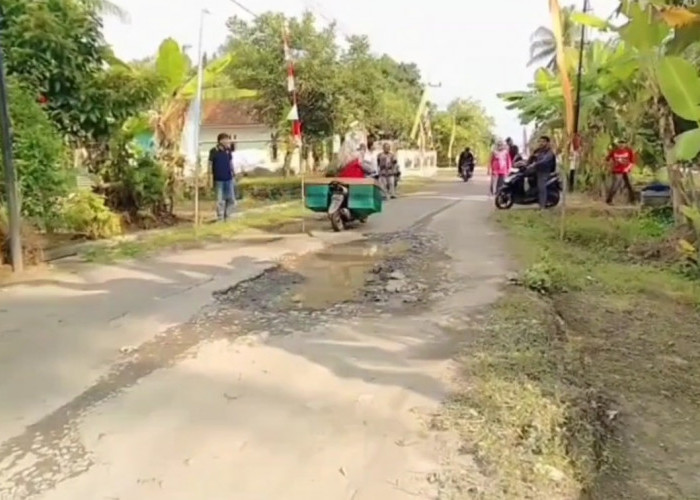 Warga Rejasari Keluhkan Jalan Rusak Tak Kunjung Diperbaiki, Diusulkan Berkali-Kali Tapi Belum Ada Respons