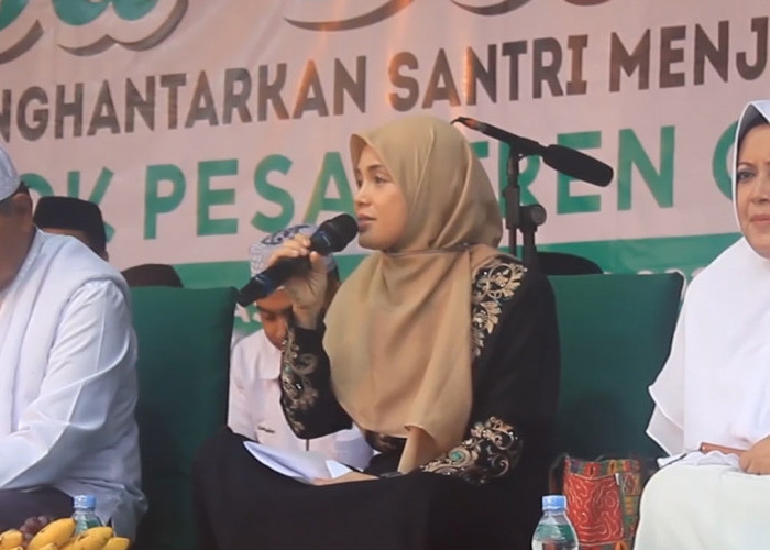 Dikunjungi Sang Istri, Ribuan Santri Cipasung Doakan Ganjar Jadi Presiden