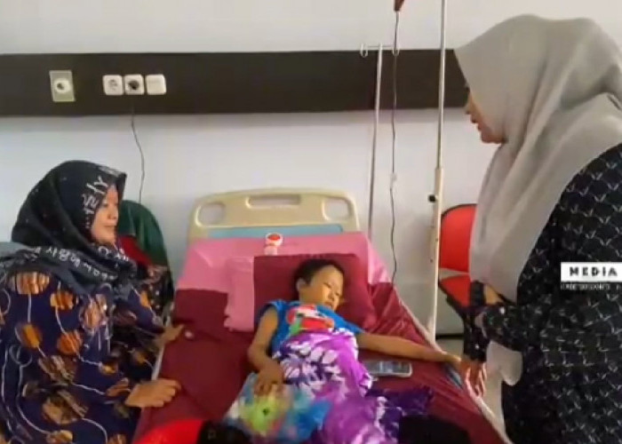 Istri Cawabup No 3 Kunjungi Para Penderita Thalasemia, Berjanji Jadi Ibu Asuh Dan Bantu Penyelesaian Masalah