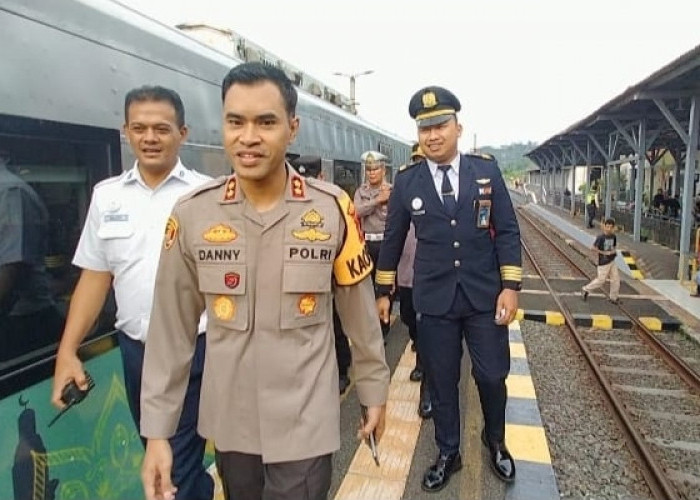 Kapolres Banjar Pastikan Keamanan Pemudik Di Stasiun Kereta Api 