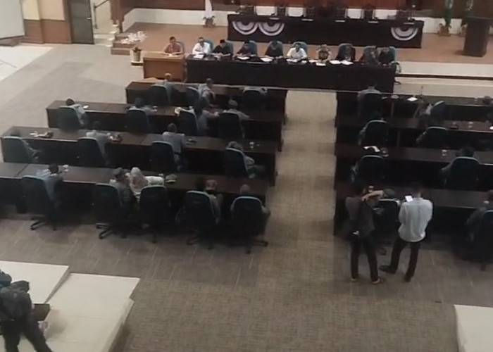Soal Insentif, Ribuan Anggota Linmas Datangi Gedung DPRD Kabupaten Tasikmalaya