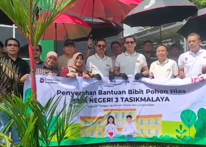 Jaksa Agung Muda Tindak Pidana Umum Ternyata Lulusan Smantitas, Datang Untuk Salurkan Bantuan