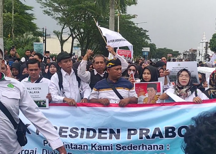 Ribuan Guru Madrasah Minta Diprioritaskan Diangkat P3K, Gelar Apel Akbar di Depan Bale Kota Tasikmalaya