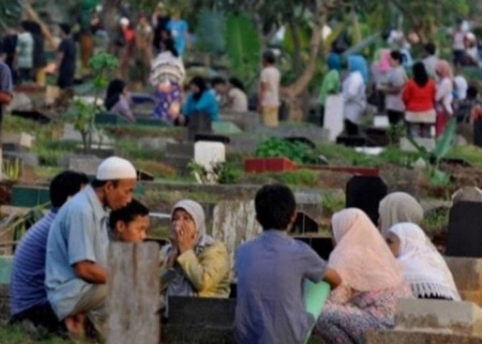 Mengenang yang Telah Pergi, Ini Makna Mendalam Tradisi Nyekar Jelang Idulfitri