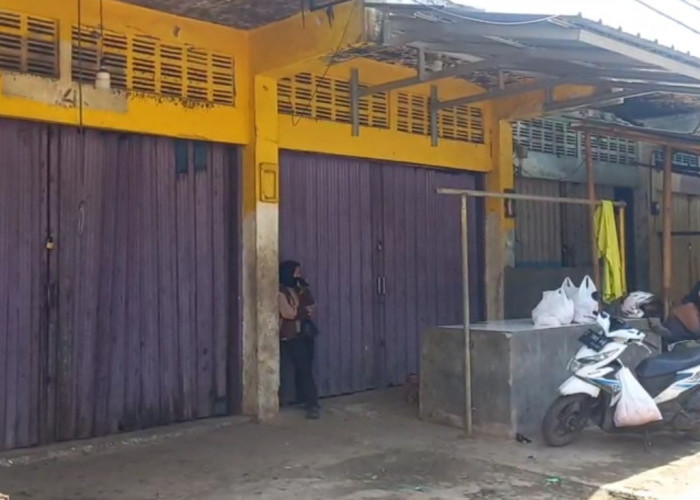 Sepi Pembeli, Ribuan Kios di Pasar Cikurubuk Tak Beroperasi, Beberapa Kios Ditempeli Stiker Bertuliskan Dijual