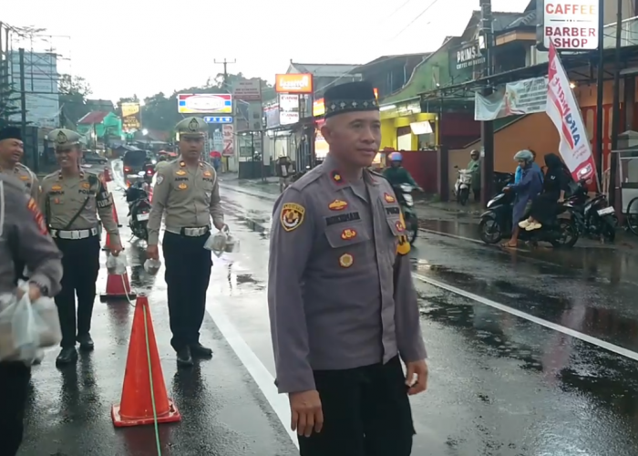 Polres Tasikmalaya Berbagi Takjil dan Buka Puasa Dengan Media, 1.500 Paket Takjil Dibagikan Untuk Masyarakat 