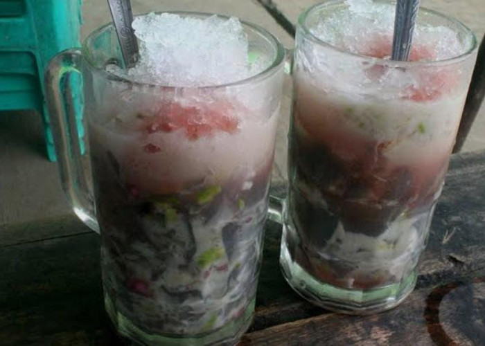 Segarnya Melegenda! Es Goyobod Hj Wahyu Tasik Tetap Jadi Favorit Warga