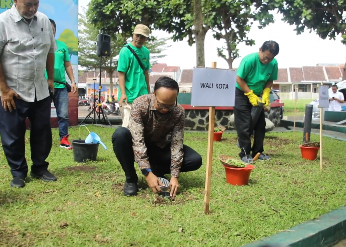 Cegah Banjir dan Kekeringan dengan Menjaga Daerah Resapan Air, Bersama Masyarakat di Perumahan Membuat Biopori