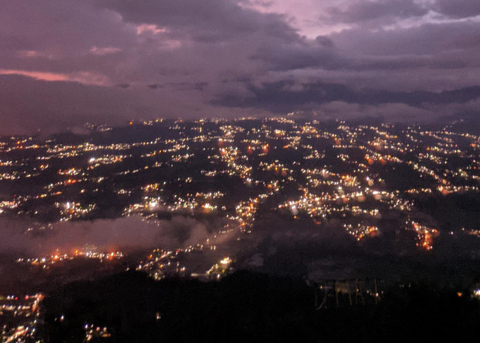 Puncak Jamiaki, Destinasi Menikmati Keindahan Alam dan Gemerlap City Light dari Ketinggian