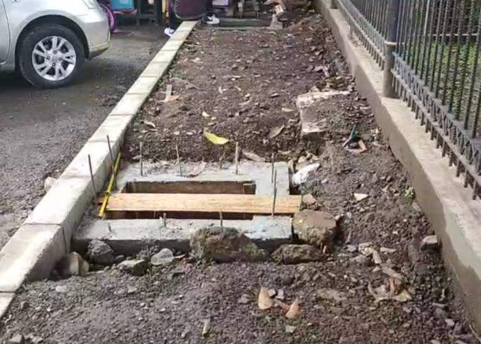 Rehabilitasi Drainase Lingkar Masjid Agung Memakan Korban, PUTR Instruksikan Pelaksana Beri Pembatas di Lokasi
