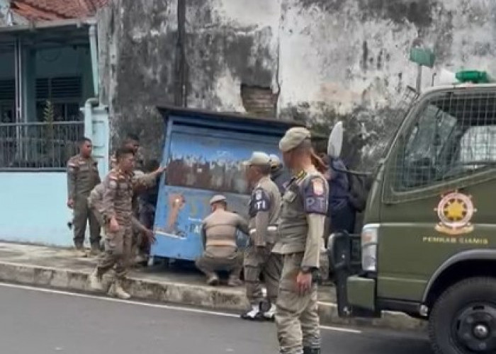 Langgar Perda K-3, Puluhan Lapak PKL di Ciamis Ditertibkan: Rusak Keindahan dan Rampas Hak Pejalan Kaki