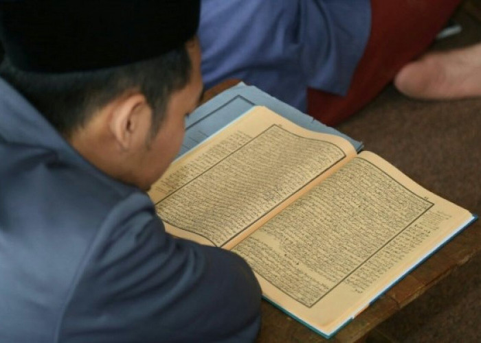 Menjaga Tradisi di Era Digital: Mengapa Logat Kitab Kuning Tak Tergantikan di Pesantren