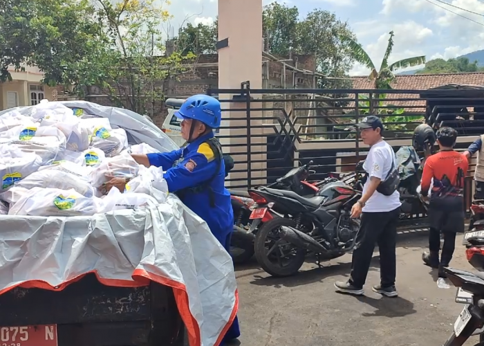 Dinsos Salurkan 150 Paket Bagi Korban Bencana Banjir Sukaresik, Bantuan Akan Disalukan Secara Bertahap