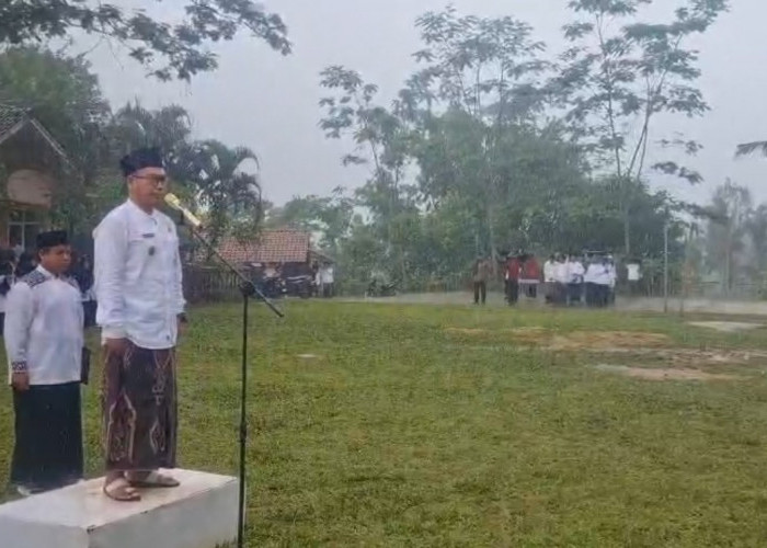 Hujan Deras Tak Surutkan Semangat Santri Culamega, Ratusan Santri Peringati Hari Santri Nasional Dengan Khidma