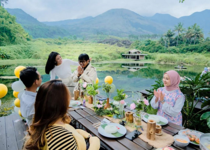 Cafe Balong Tempat Nongkrong Instagramable dengan Pemandangan Alam Gunung Guntur