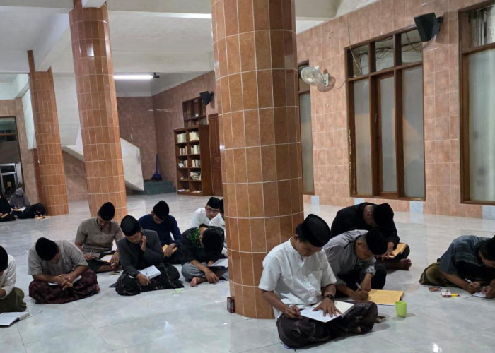 Kuliah Tetap Jalan, Ngaji Tak Terabaikan: Marhalah Mutaqodimah Pesantren Sukamanah Jadi Pilihan Santri Dewasa