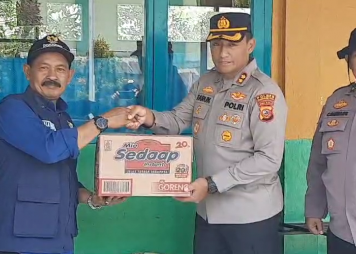 Polres Tasik Kota Salurkan Bantuan Bagi Korban Banjir Sukaresik, Paket Sembako Diberikan Untuk Warga