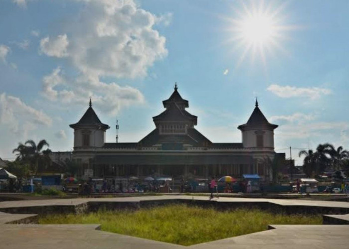 Wisata Murah Meriah di Tasik! Menikmati Senja di Alun-Alun Manonjaya