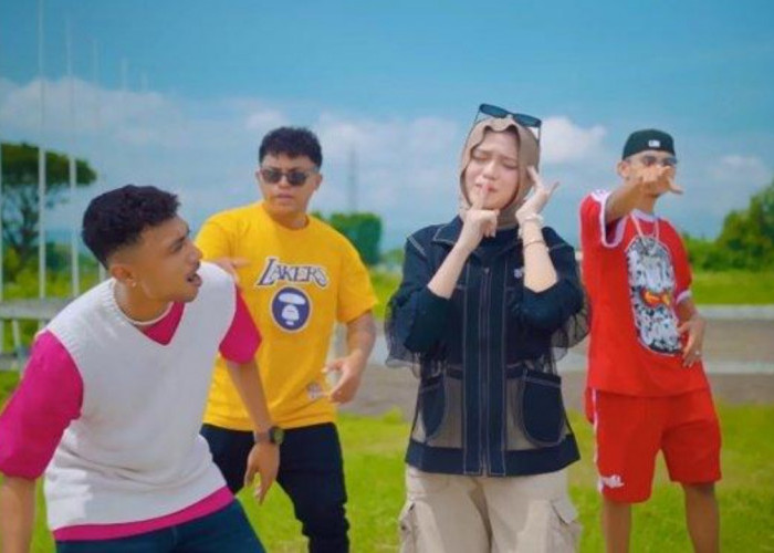 Paling Mengerti Patah Hati: Membedah Kedalaman Lirik Lagu Galau Khas Indonesia Timur